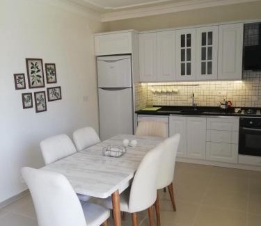Mazıkoy House | Mazı'da denize yakın apart