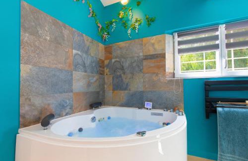 Puget-sur-Argens Apartment | Mb Room - Appartement jacuzzi 4 étoiles Merveille