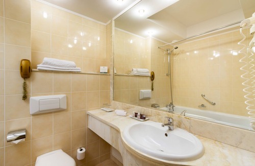Ozarow Mazowiecki Hotel | MCC Mazurkas Conference Centre & Hotel