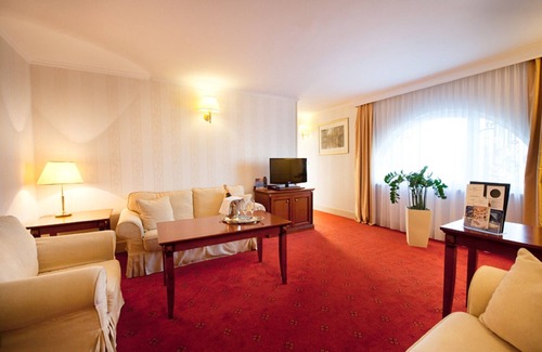 Ozarow Mazowiecki Hotel | MCC Mazurkas Conference Centre & Hotel