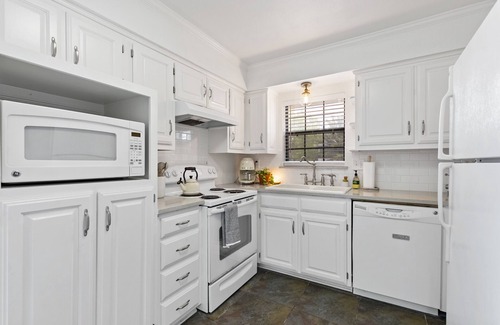 McKinney Cottage | | McKinney Manor | Cottage in Historic Downtown McKinney