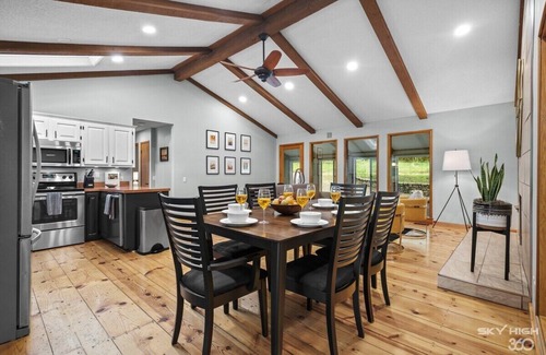 Rogers House | MCM Lakehouse - Direct Lake Access - Sleeps 8