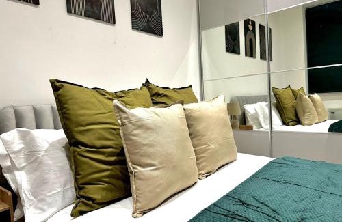 Manchester City Centre Apartment | MCR City Centre Stylish 2BR w FREE Parking