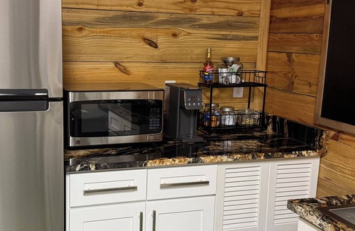 Elsanor Apartment | Meadow Run Studio—Farm Stay