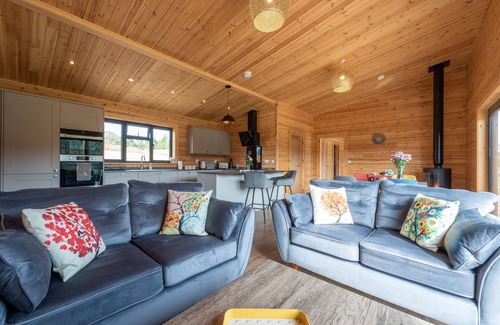 Burstall Cottage | Meadow Valley Lodges - Lodge 3 with hot tub