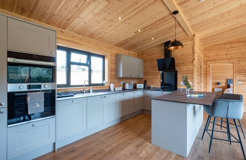 Burstall Cottage | Meadow Valley Lodges - Lodge 3 with hot tub