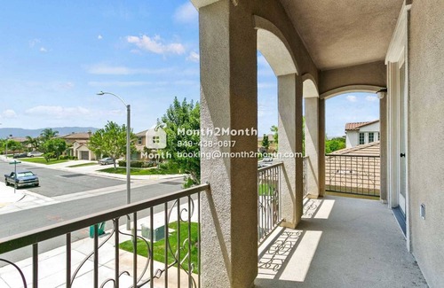 Eastvale House | Meadowbrook Retreat #40809