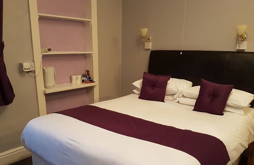 Uttoxeter House | Meadows Way Guest House