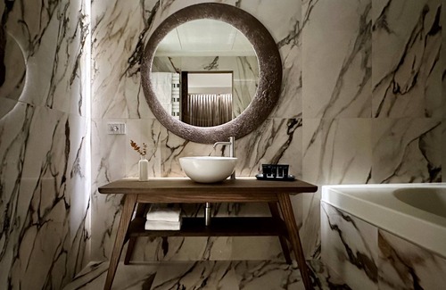 Saronno Hotel | MEALBA HOTEL Suite & Pool