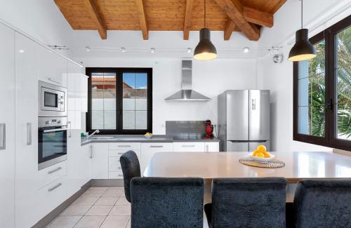 Arenas del Mar Villa | MEDANO4YOU The Palm Tree Holiday Home