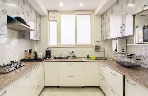 Sushant Lok Apartment | Medical Friendly 2 BR Near Fortis Parfait Street