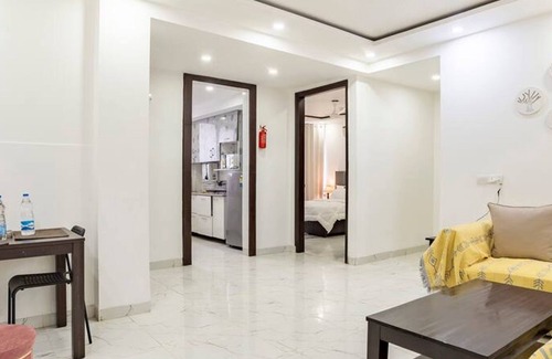 Sushant Lok Apartment | Medical Friendly 2 BR Near Fortis Parfait Street