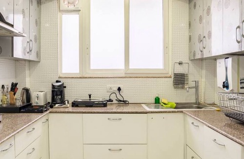 Sushant Lok Apartment | Medical Friendly 2 BR Near Fortis Parfait Street