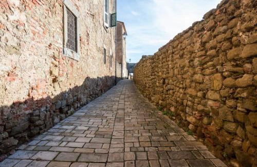 Monte San Savino Apartment | Medieval Cottage