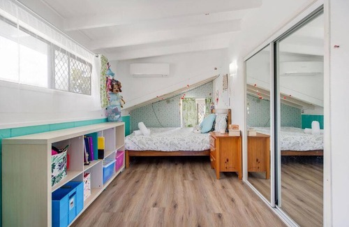 Mooloolaba House | Mediterranean Beach House- Pet Friendly Mooloolaba