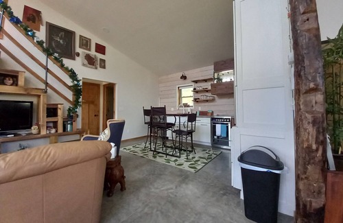 Vernon County Cabin | Mee Mee's Cabin Retreat- River, nature, small town, Hot Tubn