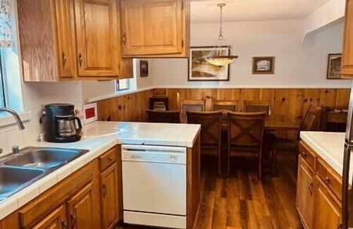 Meeks Bay House | Meeks Bay Chalet - Short Walk to Prestine Beach!, Meeks Bay Chalet