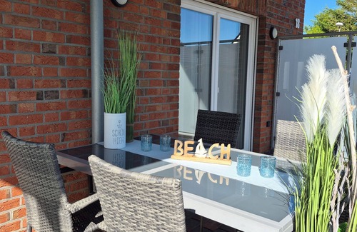 Busum Apartment | Meerbüsum * App.18 * centr. Location for young & old, 2 bedrooms, suitable for allergy sufferers, 98 sqm