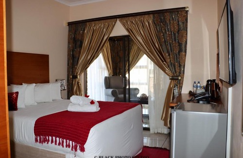 Nqutu Hotel | Meet Mekaar Resorts - Nquthu Hotel