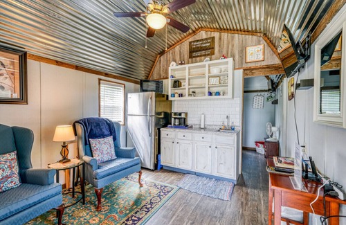 Rogersville House | Megan's Lodge - Peaceful Acres