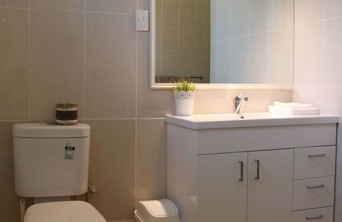 Beaconsfield Hotel | Melaleuca Lodge