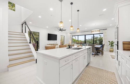 New Melbourne Beach House | Melbourne Oasis: Beach front, pool & rooftop deck