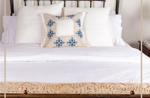 Mesana House | Melissothea Stone Suites