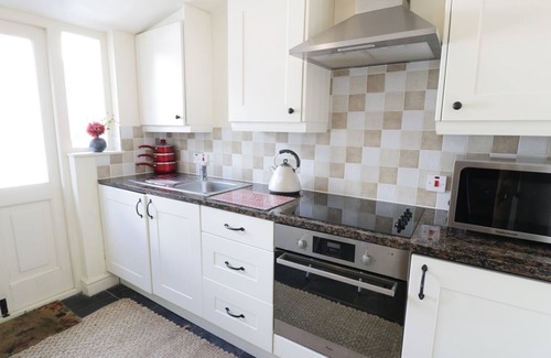 Brynsiencyn Cottage | Menai Cottage