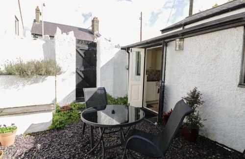 Brynsiencyn Cottage | Menai Cottage