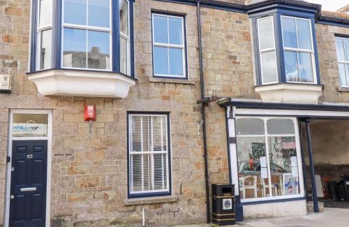 Helston House | Meneage House