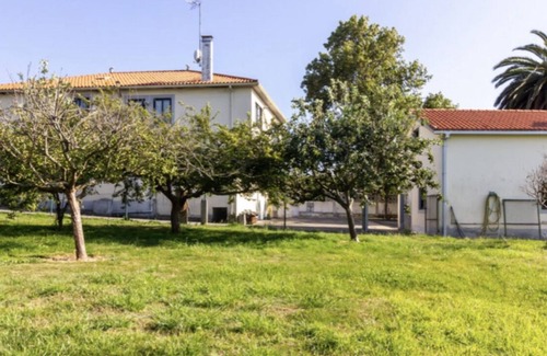 Oleiros House | Mera, house with large garden and 300m from the beaches