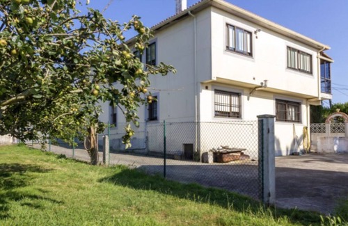 Oleiros House | Mera, house with large garden and 300m from the beaches