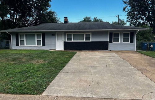 Newark Apartment | Mercer Drive · Modern 3-bedroom ranch house.