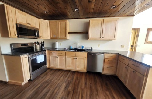 Mercer House | Mercer House on Major Snowmobile and ATV Trail