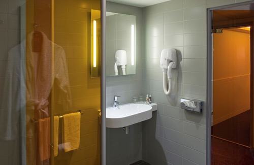 Parc-Nord Hotel | Mercure Paris La Défense Grande Arche