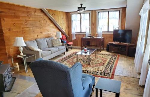 Meredith House | Meredith Lakefront Lodge on Lake Winnipesaukee