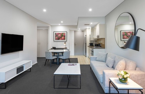 Macquarie Park Apartment | Meriton Suites North Ryde