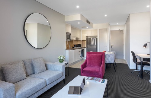 Macquarie Park Apartment | Meriton Suites North Ryde