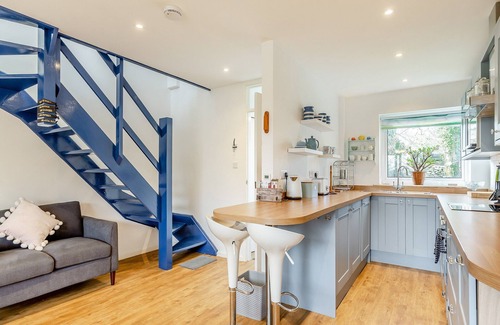 Isle of Portland Cottage | Mermaid Cottage is set in the popular area of Portland, just a few minutes’ walk from Church Ope Cov
