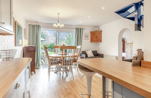 Isle of Portland Cottage | Mermaid Cottage is set in the popular area of Portland, just a few minutes’ walk from Church Ope Cov