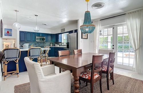 Cocoa Isles House | Mermaids' BeachHouse: Walk2Beach Pool KingBed