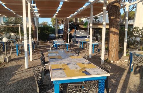 Latina Lido Hotel | Meson Feliz