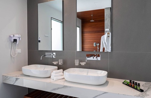 Diasella Hotel | Messinian Icon