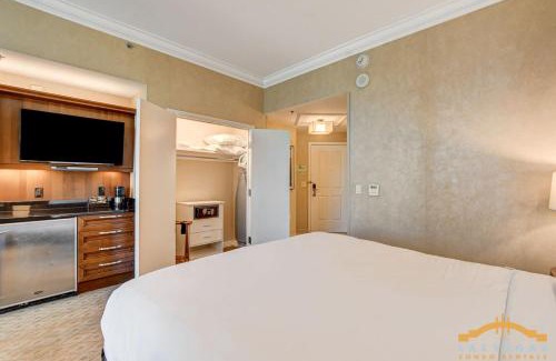 Las Vegas House | MGM Signature-30-619 Strip View Jacuzzi Studio