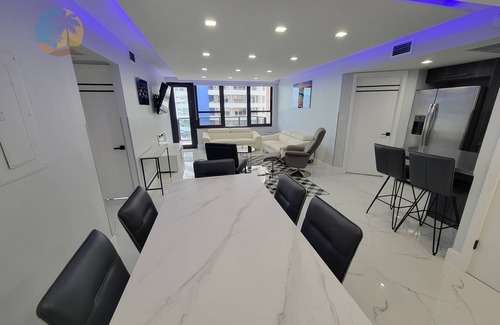 La Gorce Apartment | Miami Beach Spacious 3-Bedroom Condo with Ocean View - 10E