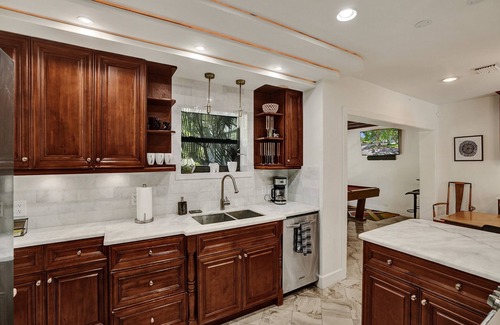 Buena Vista House | Miami Design District 4 Bedroom 3 Bathroom Home - Amazing backyard with POOL