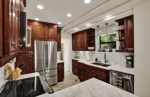 Buena Vista House | Miami Design District 4 Bedroom 3 Bathroom Home - Amazing backyard with POOL