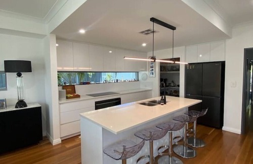 Melville House | MiaMia : Ultra Modern Home with Pool & Courtyard