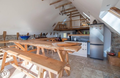 Saint-Sauves-d'Auvergne House | Miarava - Saint Sauves D'auvergne