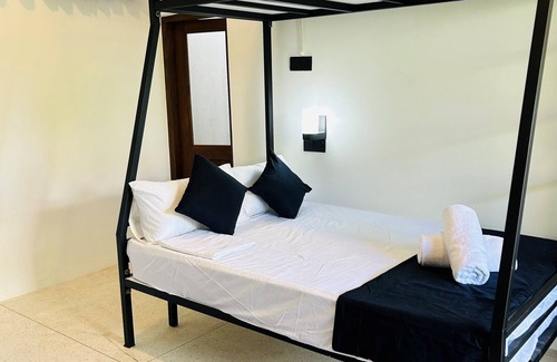 Weligama Hotel | Mich's Surf Villa & Hostel